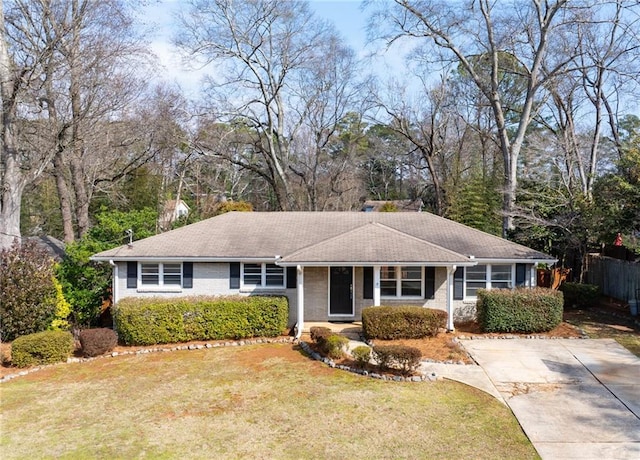 ranch-style home featuring a front yard