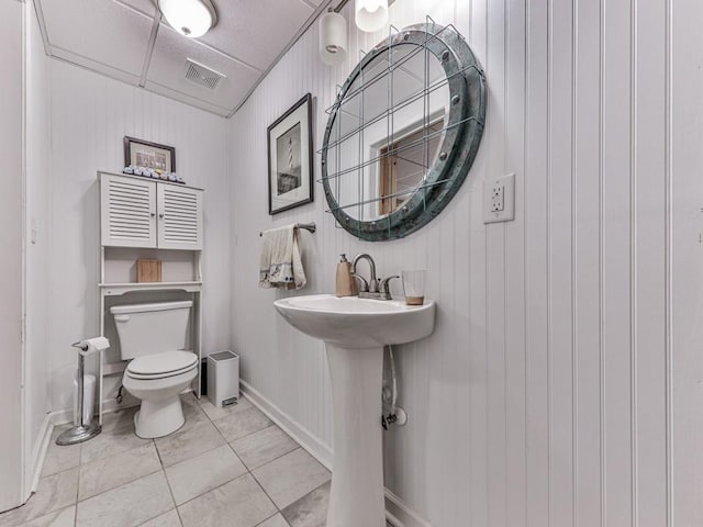 1076 Pinyan Ln, Canton, GA 30115 - half bathroom featuring toilet and baseboards