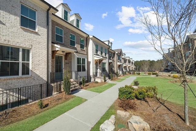 view of property's community featuring a yard