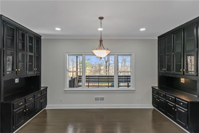 dining space featuring recessed lighting, baseboards, and ornamental molding