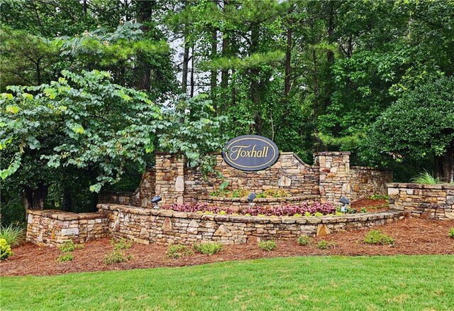 215 Settindown Ct, Roswell, GA 30075 - community / neighborhood sign featuring a lawn