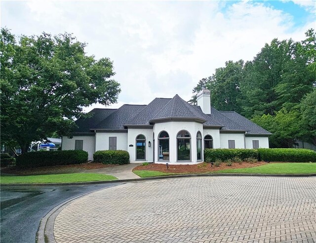 215 Settindown Ct, Roswell, GA 30075 - view of front facade with stucco siding and a chimney