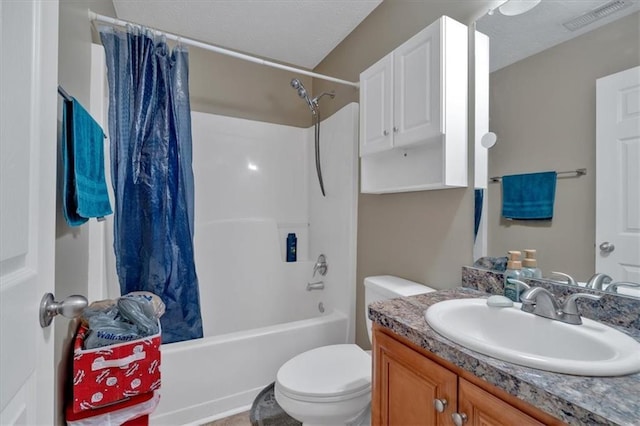 full bath with shower / bath combo with shower curtain, toilet, visible vents, and vanity