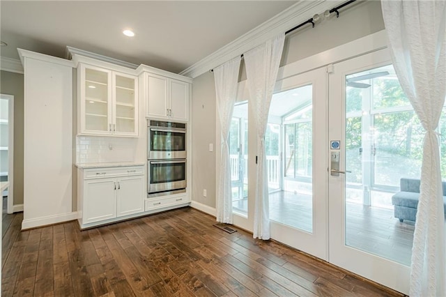 875 Soaring Cir, Marietta, GA 30062 - bar area with double oven, ornamental molding, dark wood-style floors, tasteful backsplash, and recessed lighting