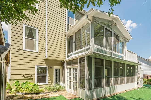 875 Soaring Cir, Marietta, GA 30062 - back of house with a sunroom and a lawn