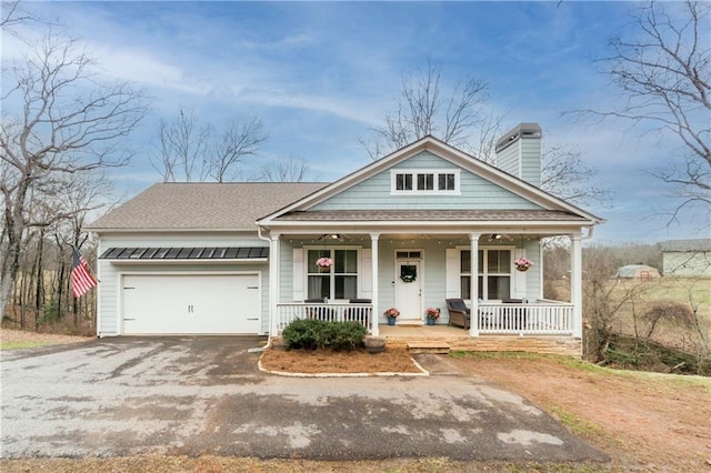 view of front facade featuring a garage and a porch