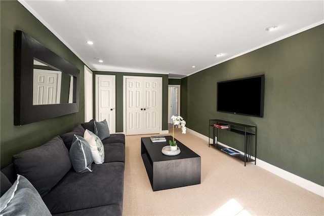 living room with crown molding, recessed lighting, carpet flooring, and baseboards