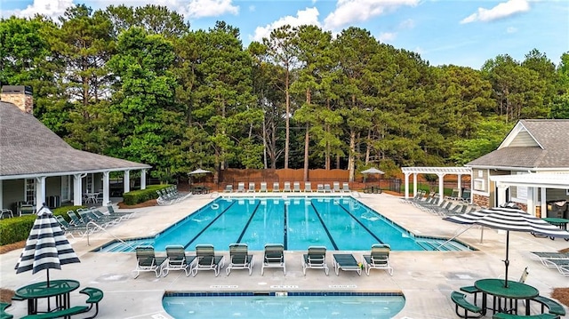4963 Kingsbridge Ct, Powder Springs, GA 30127 - community pool with a pergola and a patio area