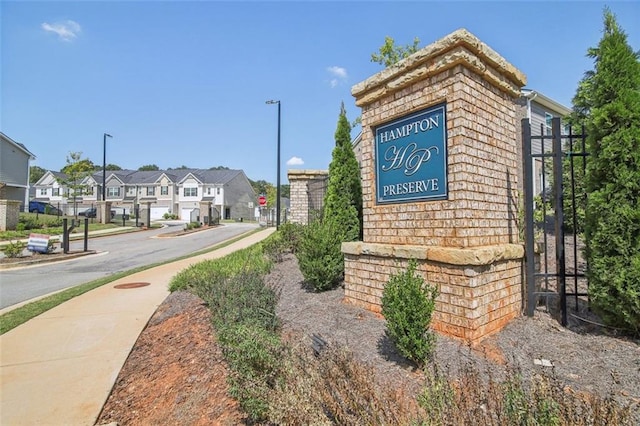 community / neighborhood sign with a residential view