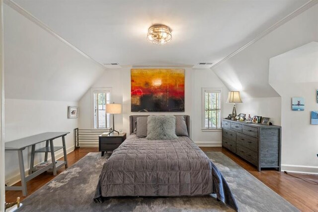 675 W Paces Ferry Rd NW Unit 11, Atlanta, GA 30327 - bedroom featuring lofted ceiling, baseboards, visible vents, and wood finished floors