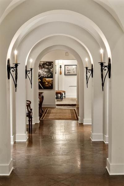 675 W Paces Ferry Rd NW Unit 11, Atlanta, GA 30327 - corridor featuring arched walkways