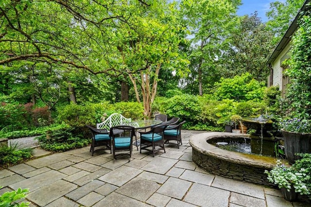 675 W Paces Ferry Rd NW Unit 11, Atlanta, GA 30327 - view of patio featuring outdoor dining area