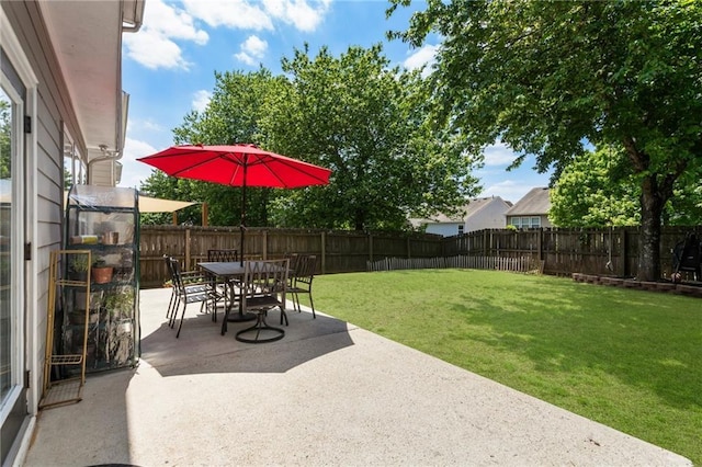 view of patio featuring a fenced backyard and outdoor dining area
