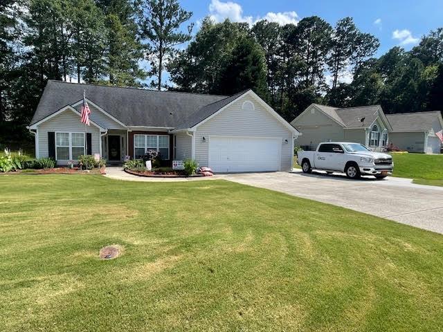 453 Evergreen Way, Winder, GA 30680 - ranch-style house featuring driveway, a garage, and a front lawn