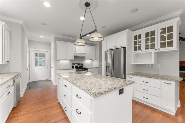 4777 Destitute Way, Gainesville, GA 30506 - kitchen featuring appliances with stainless steel finishes, a center island with sink, white cabinetry, light wood-style flooring, and crown molding