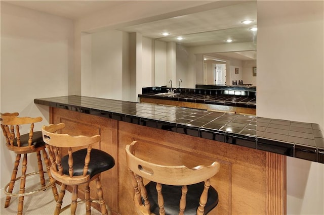 bar featuring indoor wet bar, a sink, and recessed lighting