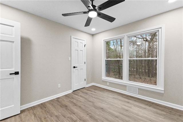 unfurnished room featuring light hardwood / wood-style flooring and ceiling fan