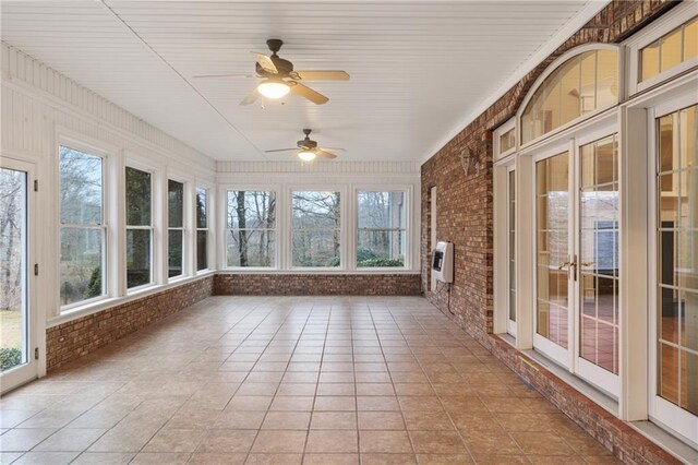 dining room with crown molding, light hardwood / wood-style floors, and a notable chandelier