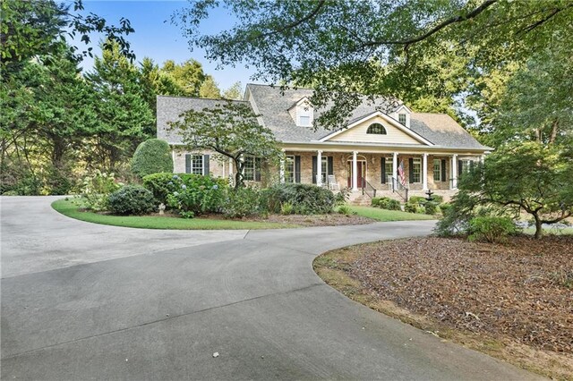 view of front facade with a front lawn and a porch