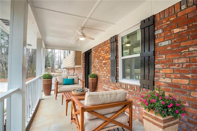 sunroom featuring ceiling fan