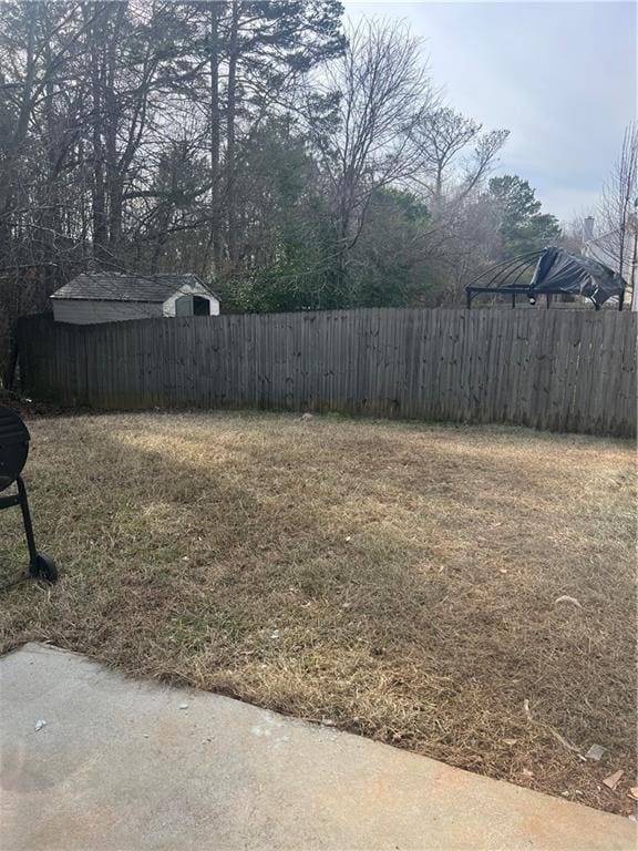 2682 Field Spring Dr, Lithonia, GA 30058 - view of yard