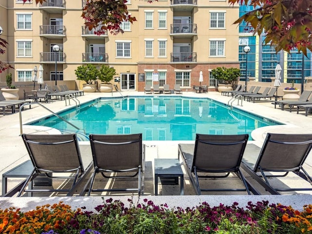 325 E Paces Ferry Rd NE Unit 410, Atlanta, GA 30305 - community pool with a patio