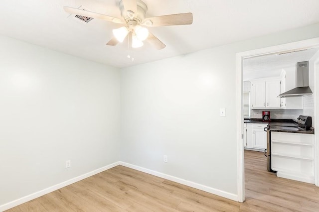 unfurnished room featuring light wood-type flooring and ceiling fan