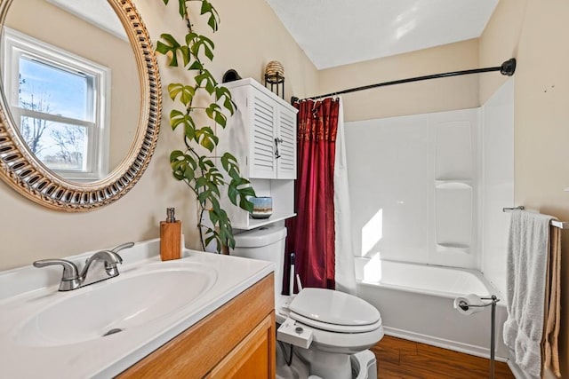 full bathroom featuring hardwood / wood-style flooring, vanity, shower / tub combo with curtain, and toilet