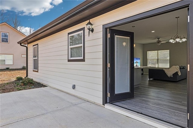 property entrance with a ceiling fan