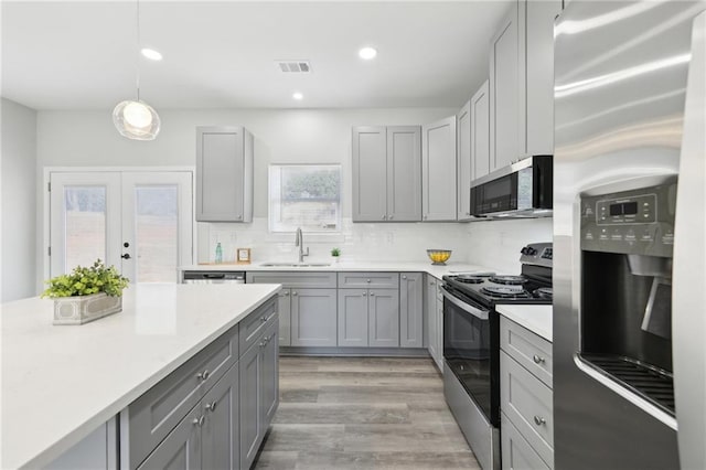 kitchen featuring plenty of natural light, gray cabinets, visible vents, and stainless steel appliances