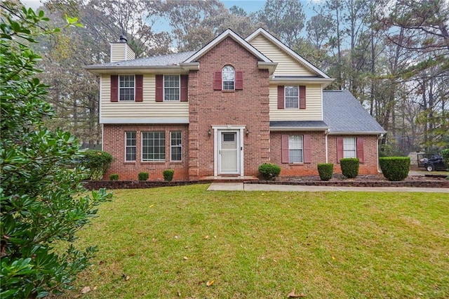 view of front of property featuring a front lawn