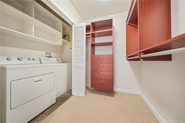 empty room featuring ceiling fan