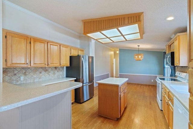 kitchen with crown molding, stainless steel appliances, a center island, and hanging light fixtures