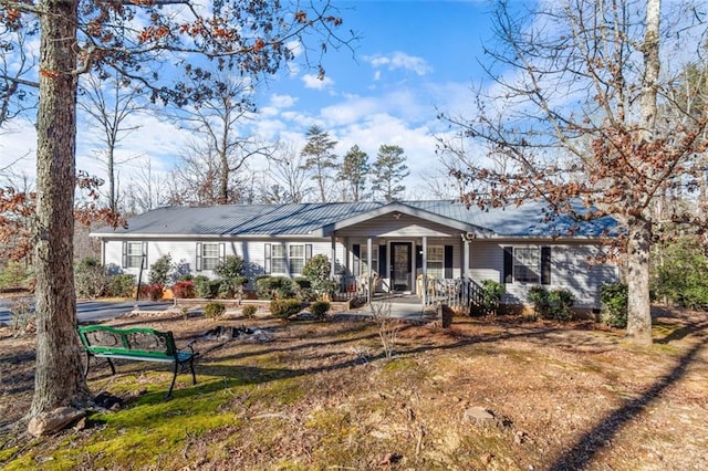 view of front of house featuring covered porch and a front lawn