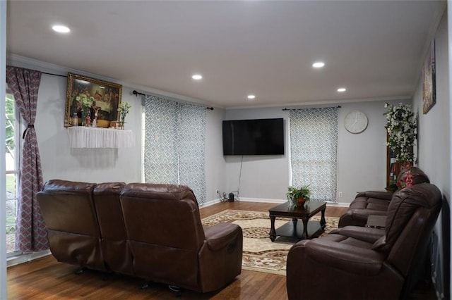 living room featuring recessed lighting, wood finished floors, baseboards, and ornamental molding