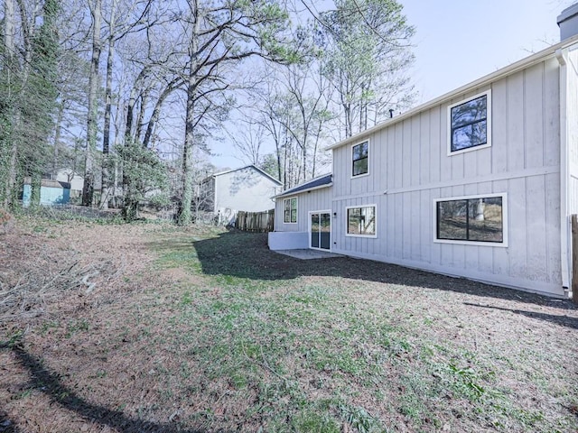 view of yard featuring a patio area