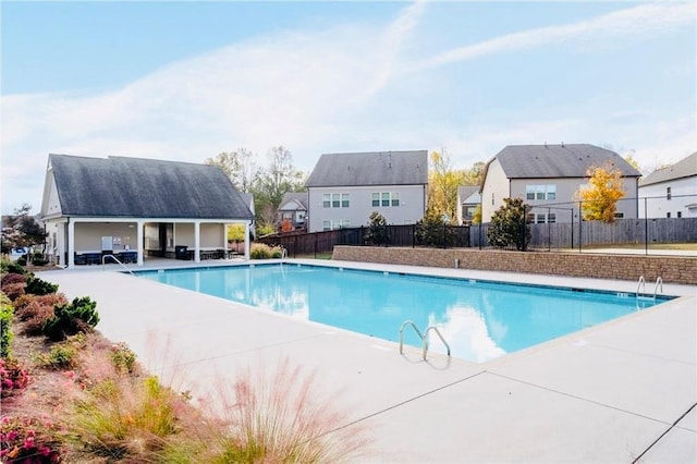 724 Laura Jean Ct, Buford, GA 30518 - community pool with a patio and a residential view