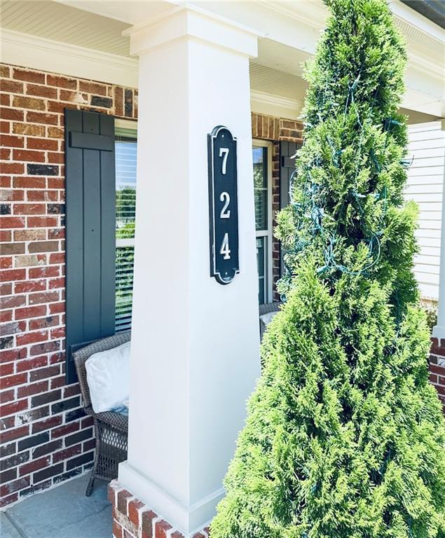 724 Laura Jean Ct, Buford, GA 30518 - exterior view of brick siding