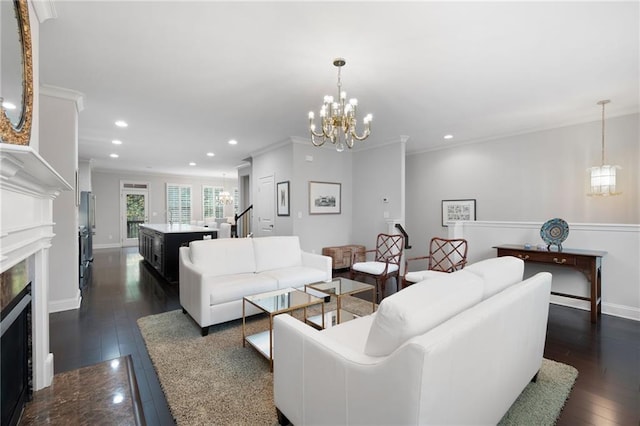 living room featuring dark wood-type flooring, an inviting chandelier, and ornamental molding