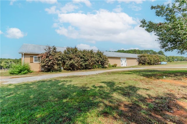 view of front of home with a front lawn