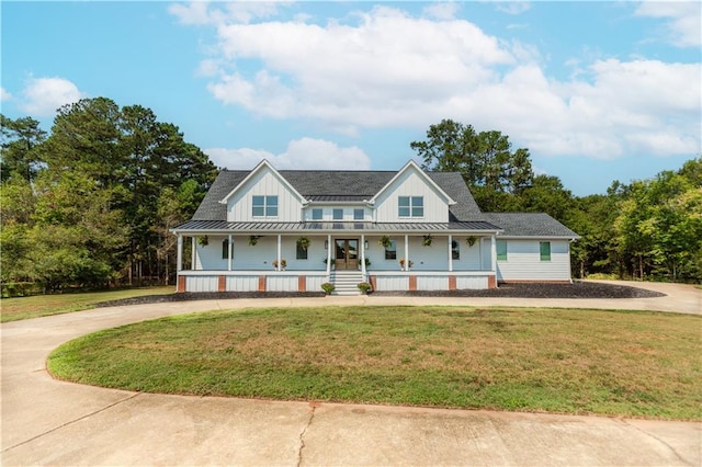 view of front of house with covered porch and a front yard