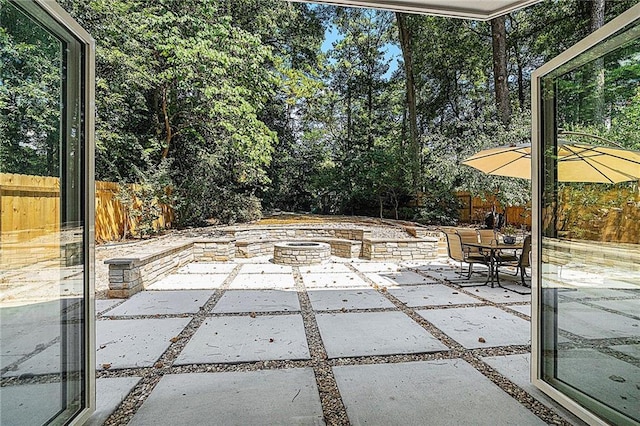 view of patio featuring a fire pit