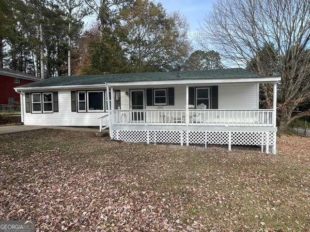 ranch-style house with a porch