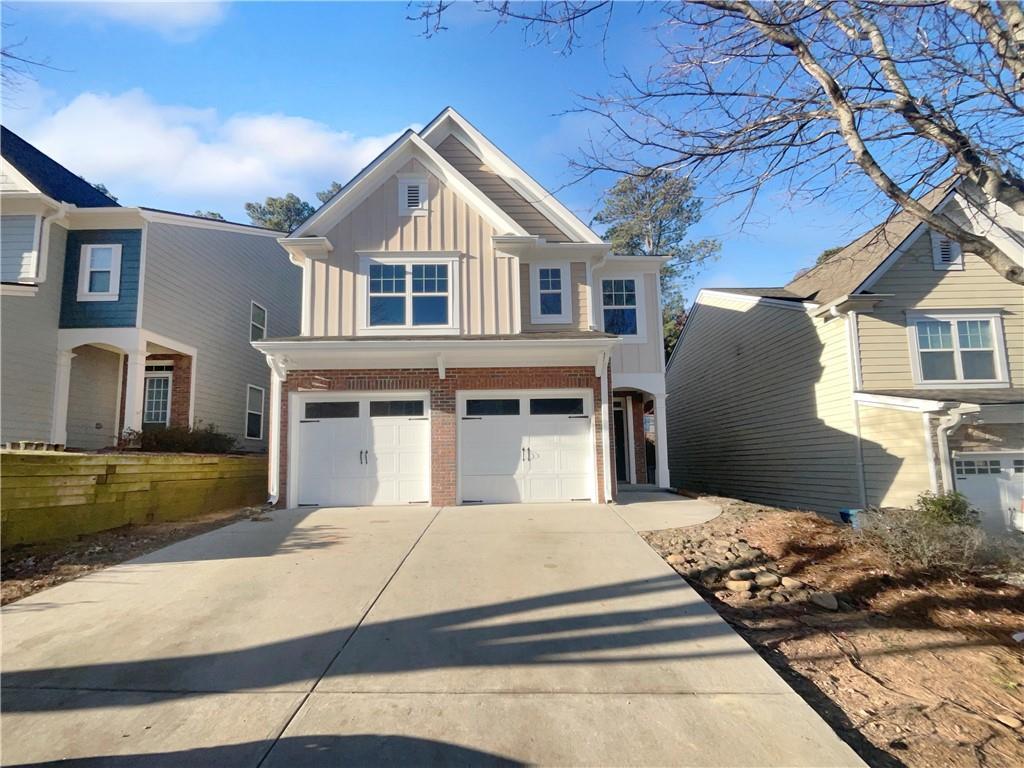 view of front facade with a garage