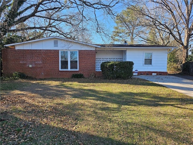 view of side of property featuring a yard