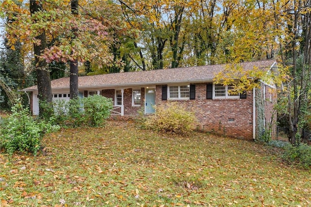 single story home with a front lawn