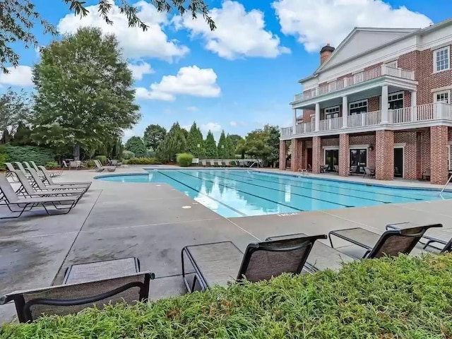 view of swimming pool featuring a patio area