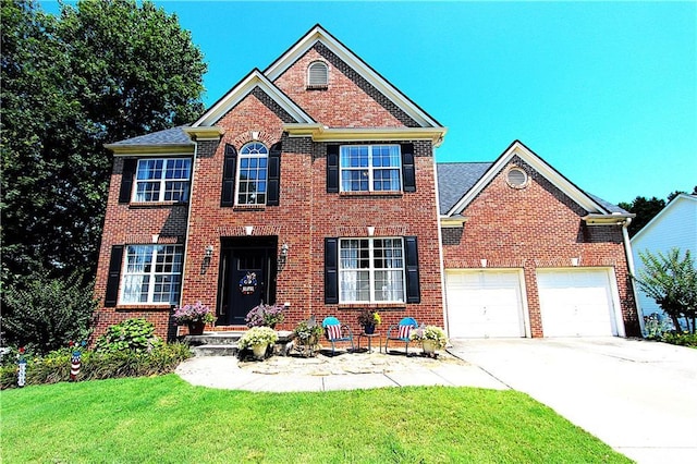 view of front of home featuring a front yard and a garage