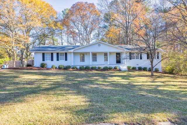 single story home featuring a front lawn