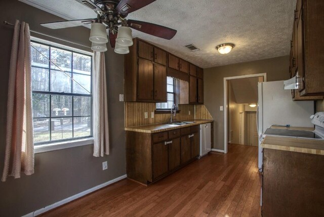 laundry room with washing machine and clothes dryer